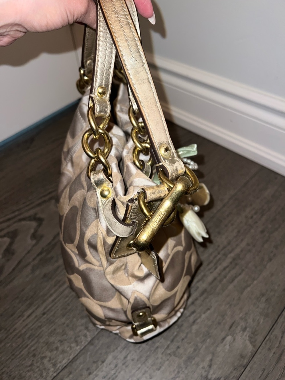 🥂 Coach Satin Signature Hobo Shoulder Bag in Champagne and Beige - Picture 5 of 8